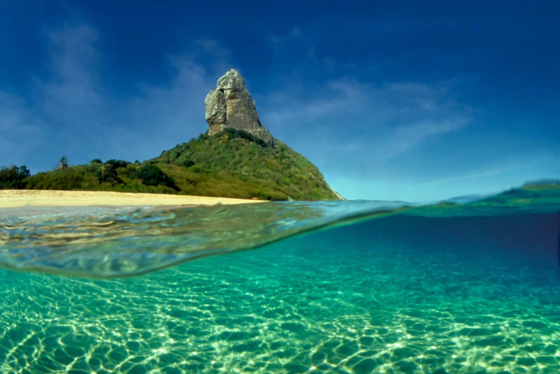 Morro do Pico, Fernando de Noronha. Crédito: Divulgação