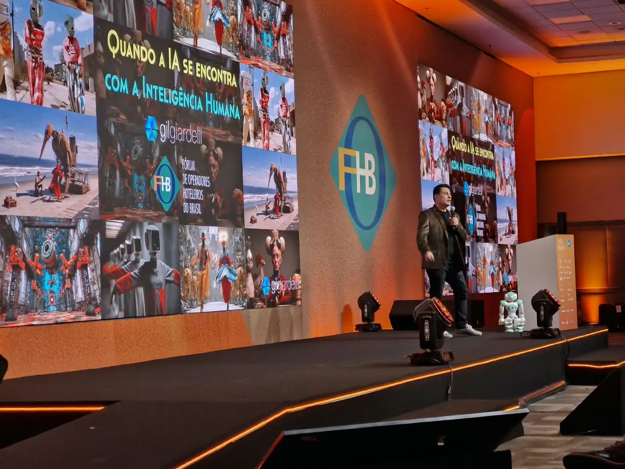 Gil Giardelli fala sobre avanço da IA na edição de 2026 do Fórum Nacional da Hotelaria - Crédito: Bruno Almeida / DT