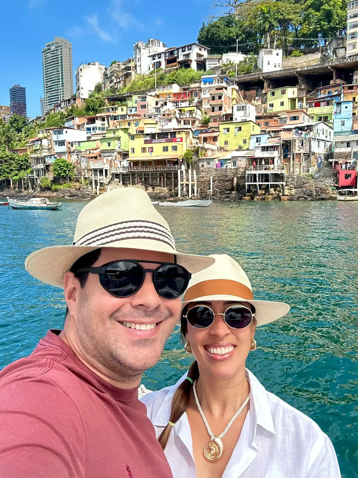 Casal registra passagem por Salvador durante roteiro pela Bahia — Foto: Divulgação