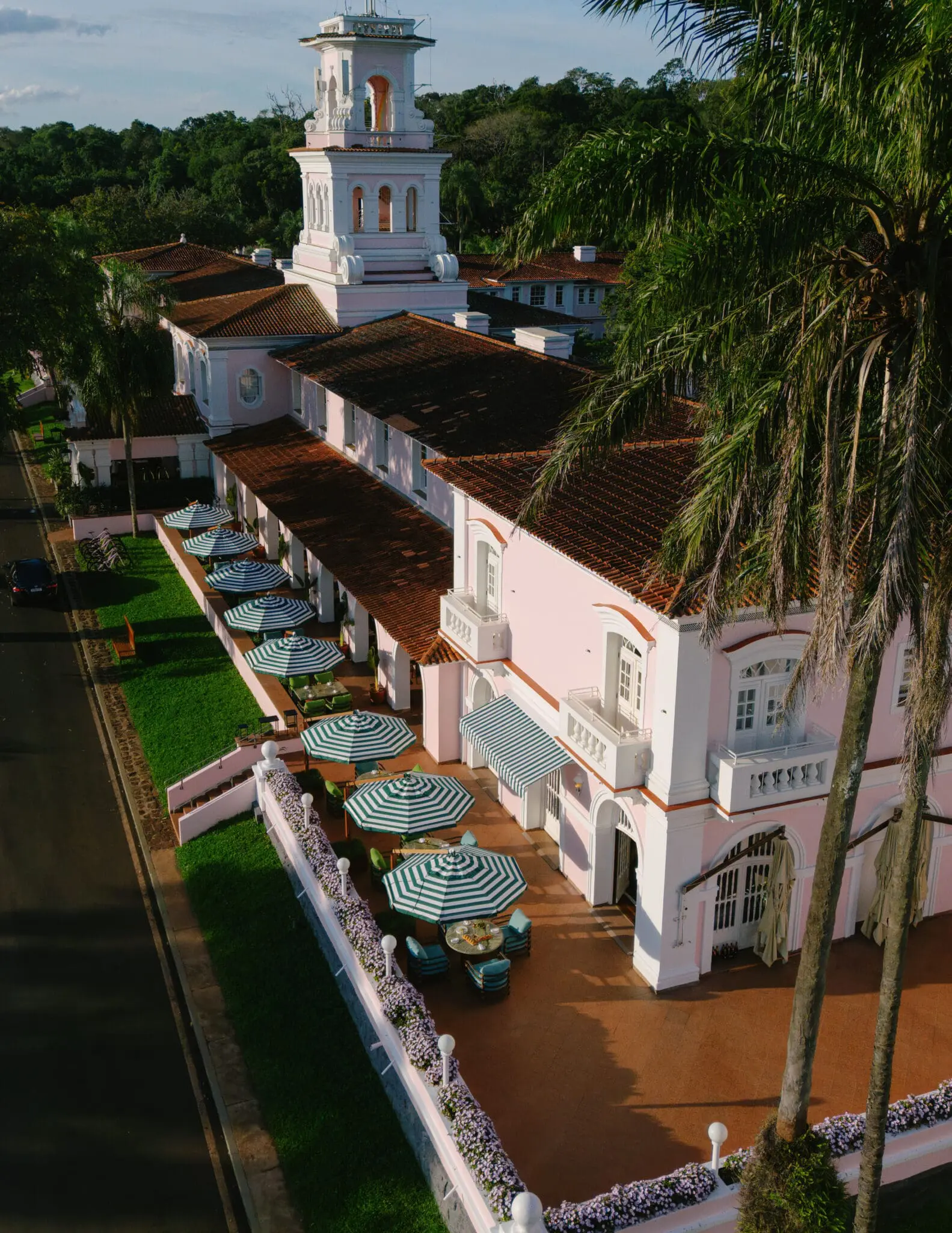 Fachada do Hotel das Cataratas, A Belmond Hotel, empreendimento localizado dentro do Parque Nacional do Iguaçu, no Paraná. Crédito: Divulgação