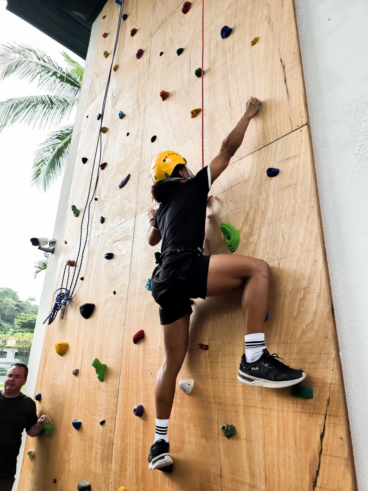 Parede de escalada integra as opções de lazer e atividades disponíveis no Casa Grande Hotel Resort & Spa. (Crédito: Divulgação)