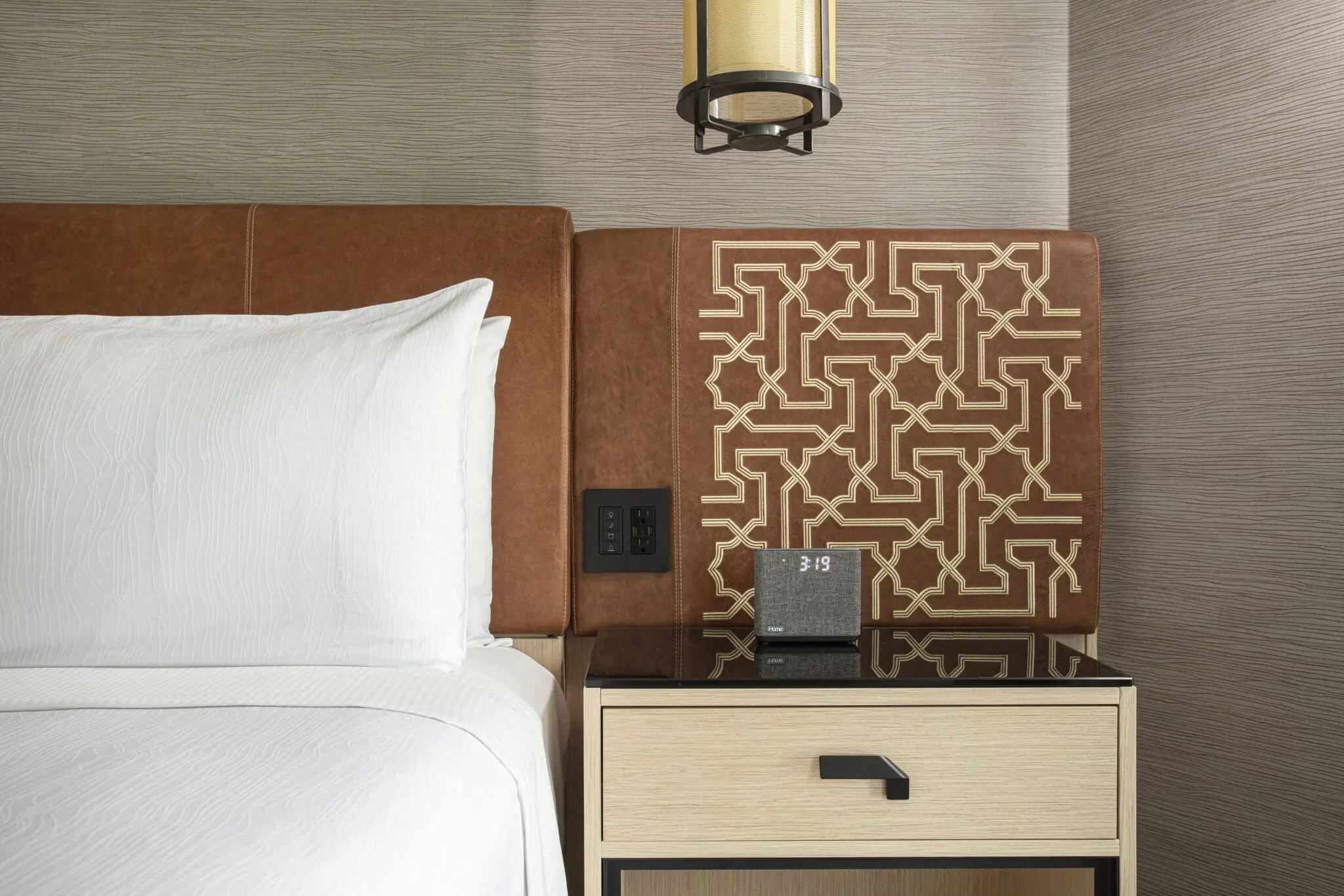 Detalhes da decoração e do mobiliário reforçam a proposta de conforto e sofisticação do JW Marriott Lima, no Peru. (Crédito: Divulgação)