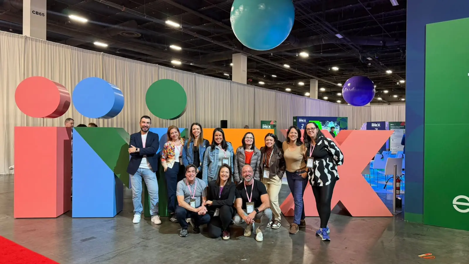 Profissionais do setor de eventos e viagens corporativas durante a IMEX America 2026, realizada em Las Vegas, nos Estados Unidos. (Crédito: Divulgação)