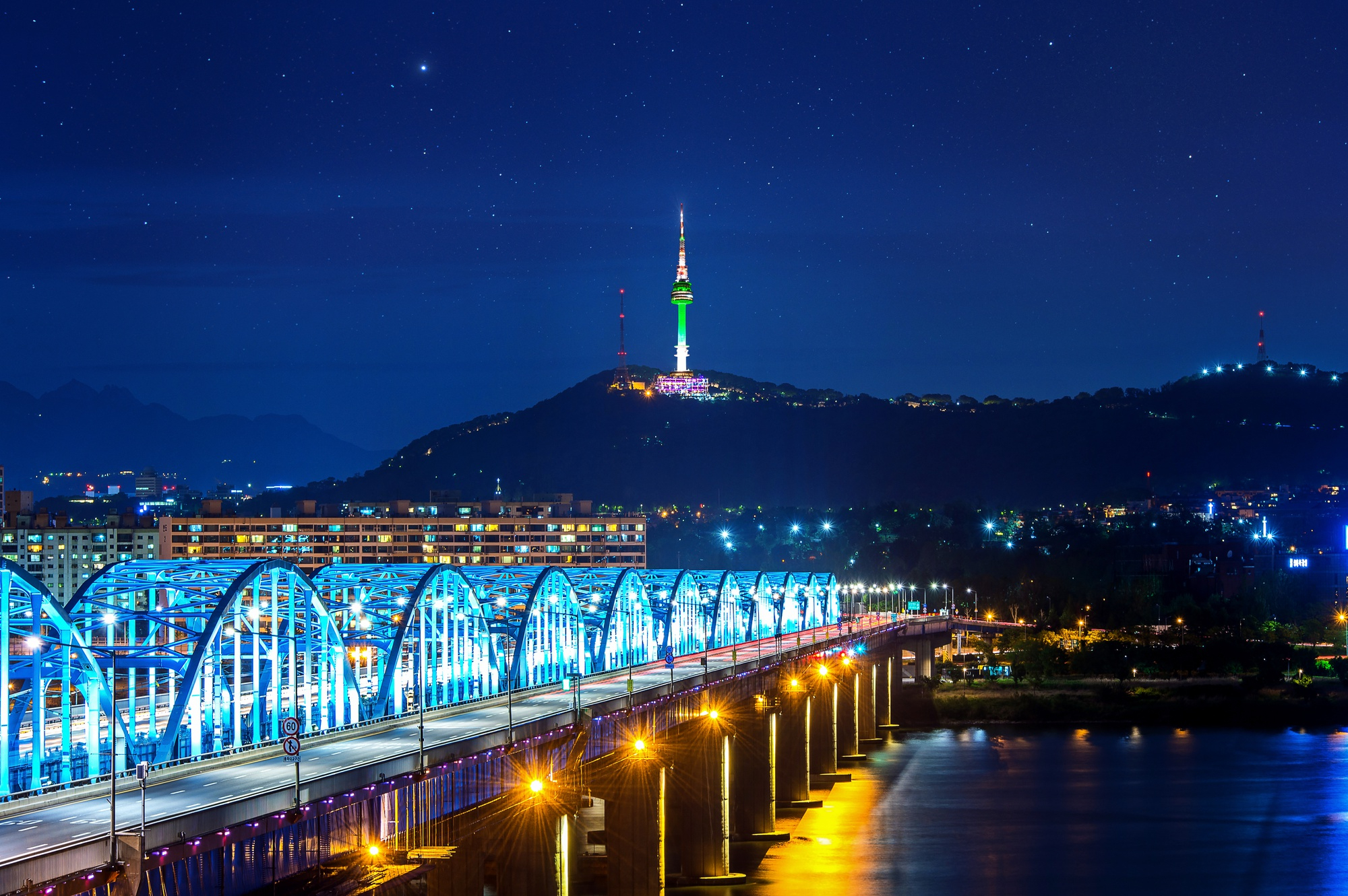 Entre tradição e modernidade, a Coreia do Sul conquista turistas brasileiros com cultura vibrante, gastronomia marcante e entrada sem visto para estadias de até 90 dias. Crédito: Freepik