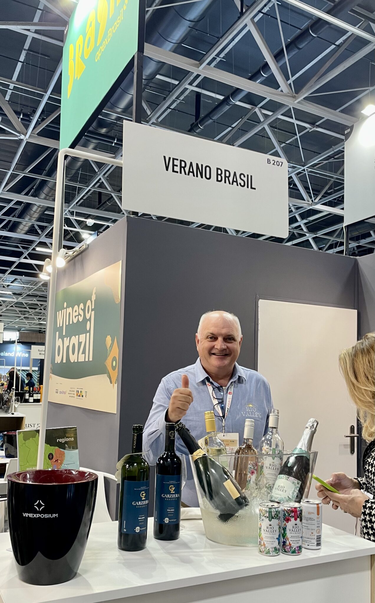 Evandro Giacobbo representando a alegria do vinhos brasileiro junto a Verano Brasil - Crédito: Waleska Schumacher