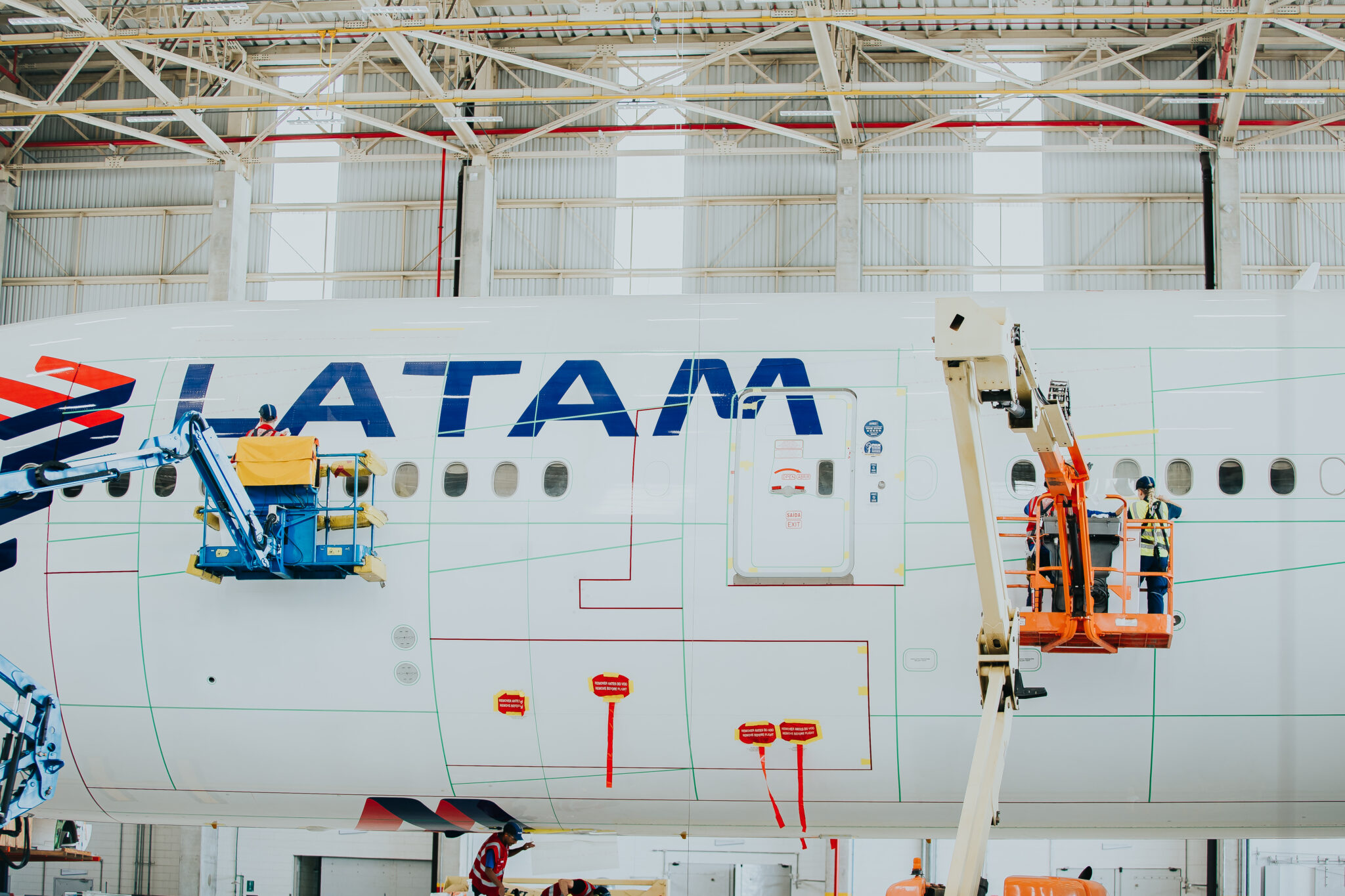 Revestimento inspirado na pele de tubarão ajuda a tornar os voos da latam mais eficientes e sustentáveis. crédito: divulgação