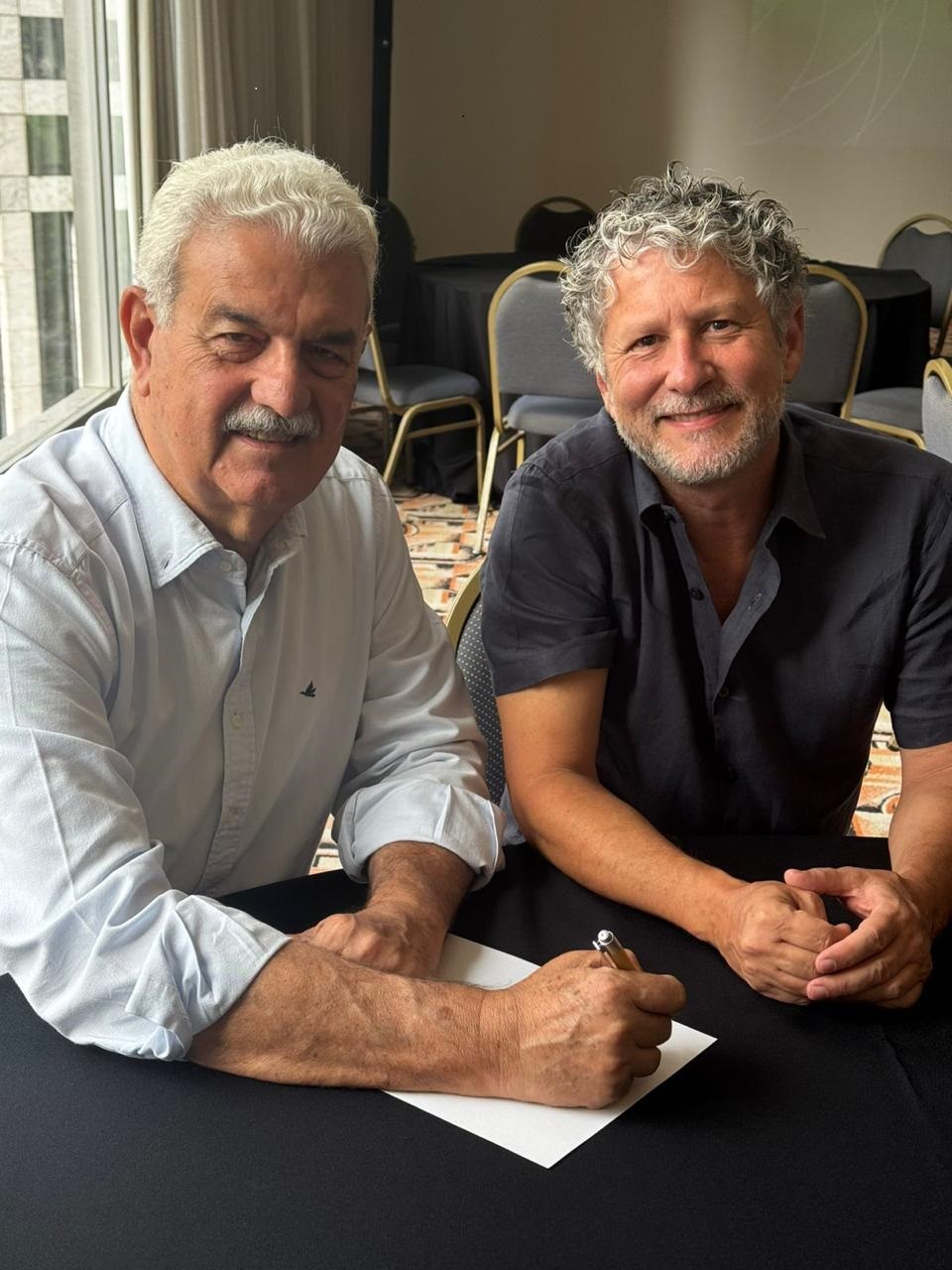 Walter Teixeira, presidente da Skål Internacional Brasil e Hélio Brito Jr., fundador da ESG Pulse e articulador do movimento - Crédito: Agência Amigo!
