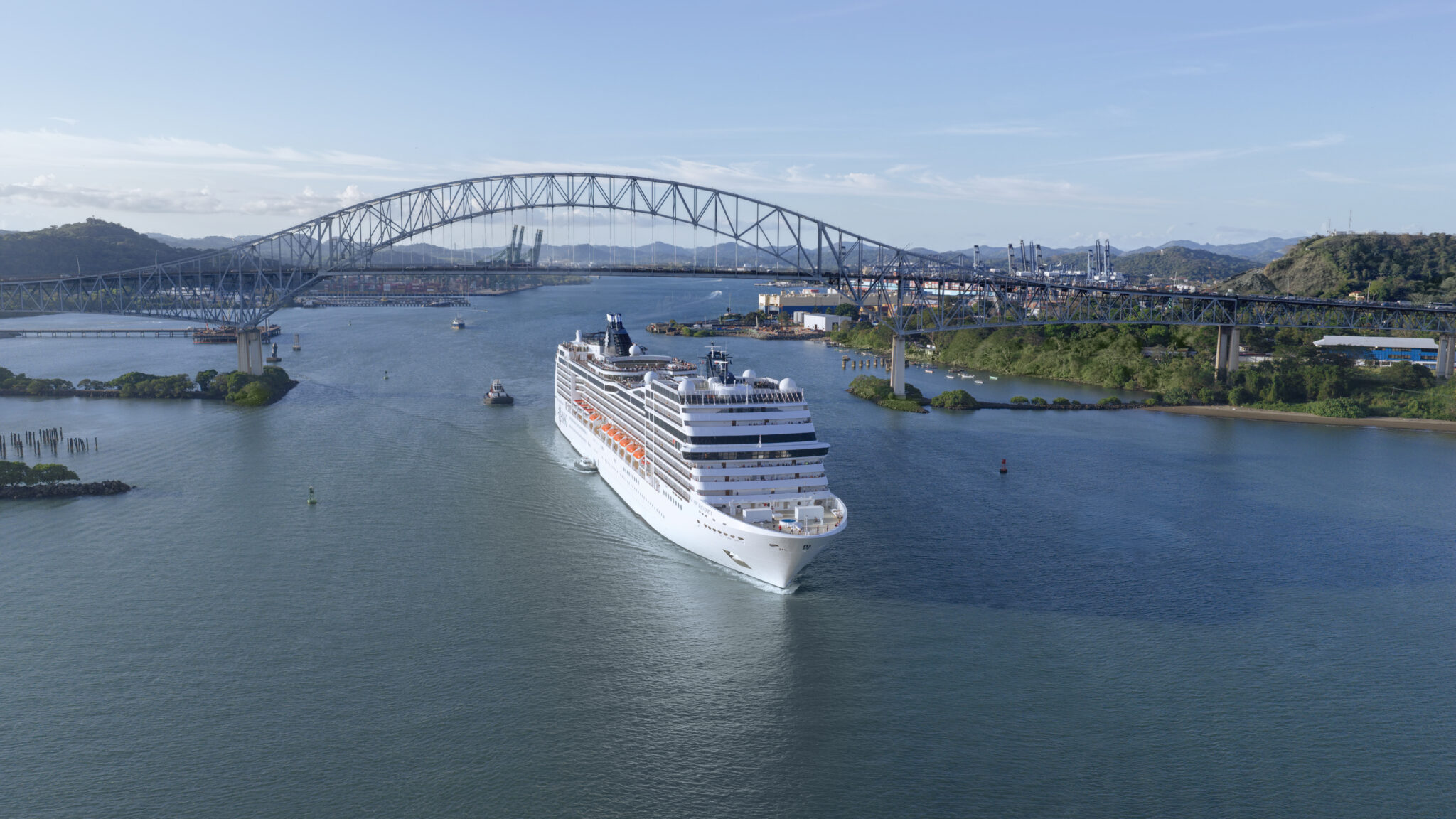 MSC Magnifica e a Ponte das Américas - Crédito: divulgação