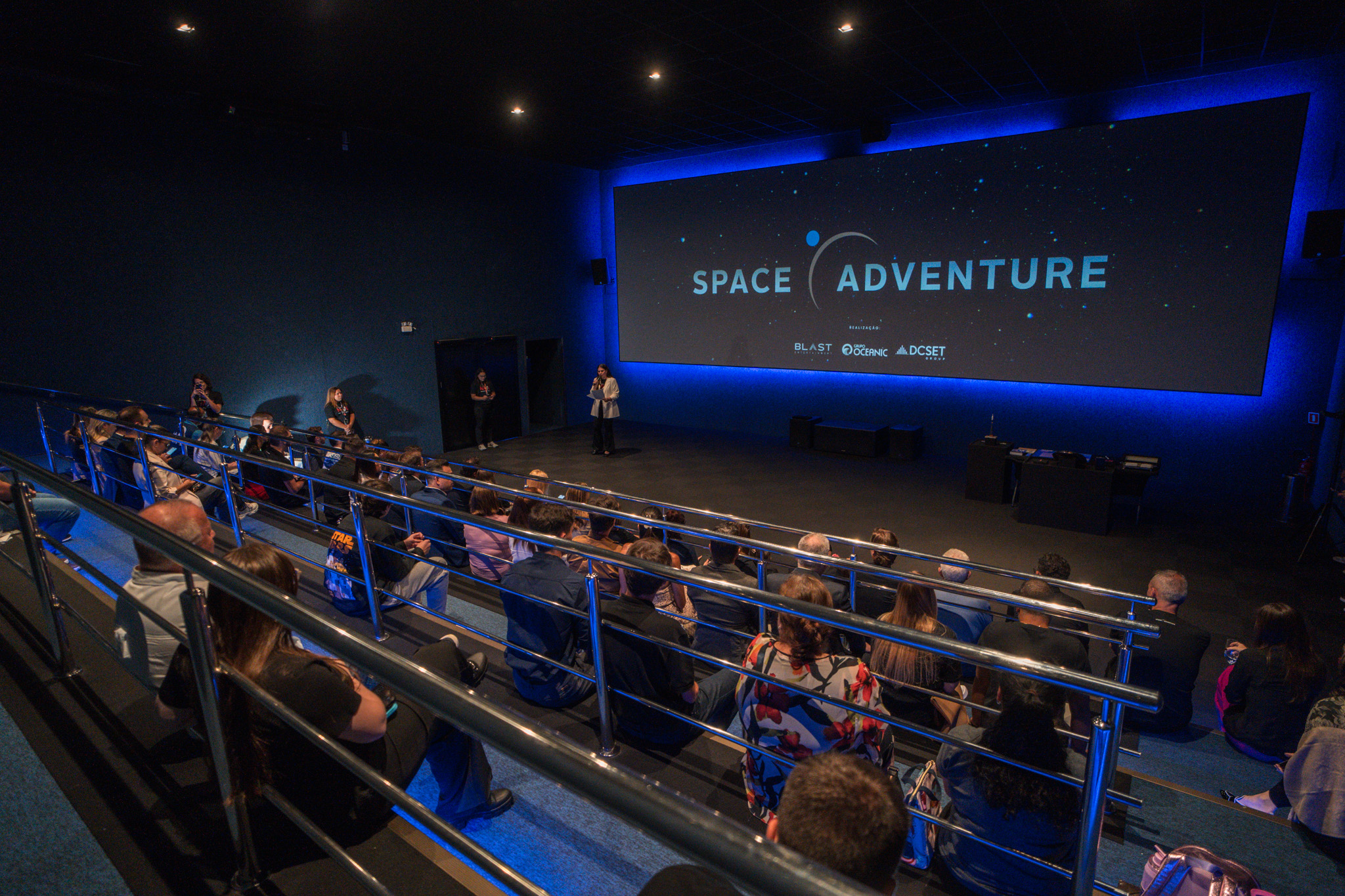 Visitantes podem participar de experiências imersivas e educativas sobre o universo espacial. Crédito: Divulgação