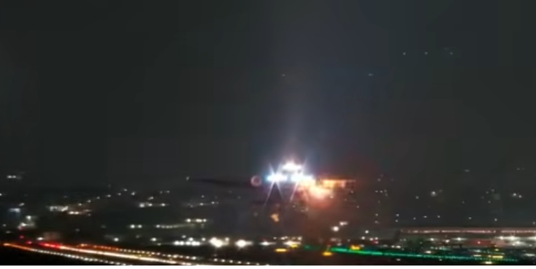 Imagem registra a falha no motor do Airbus A330 durante a subida inicial. Crédito: reprodução / Aviação Guarulhos YouTube