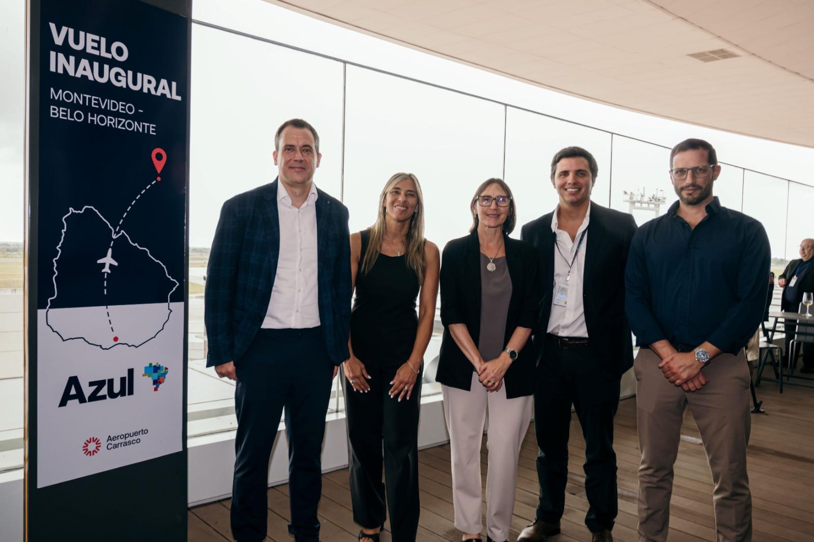 César Grandolfo - diretor de Relações Institucionais da Azul Linhas Aéreas, Ana Claudia Caram - Subsecretaria de Turismo, ⁠Claudia Peris - Subsecretaria de Transporte y Obras Públicas, ⁠Matías Carluccio - Gerente Comercial Aeropuertos Uruguay e ⁠Cristian Pos - Director Nacional de Turismo - Crédito: Agencia Quatromano