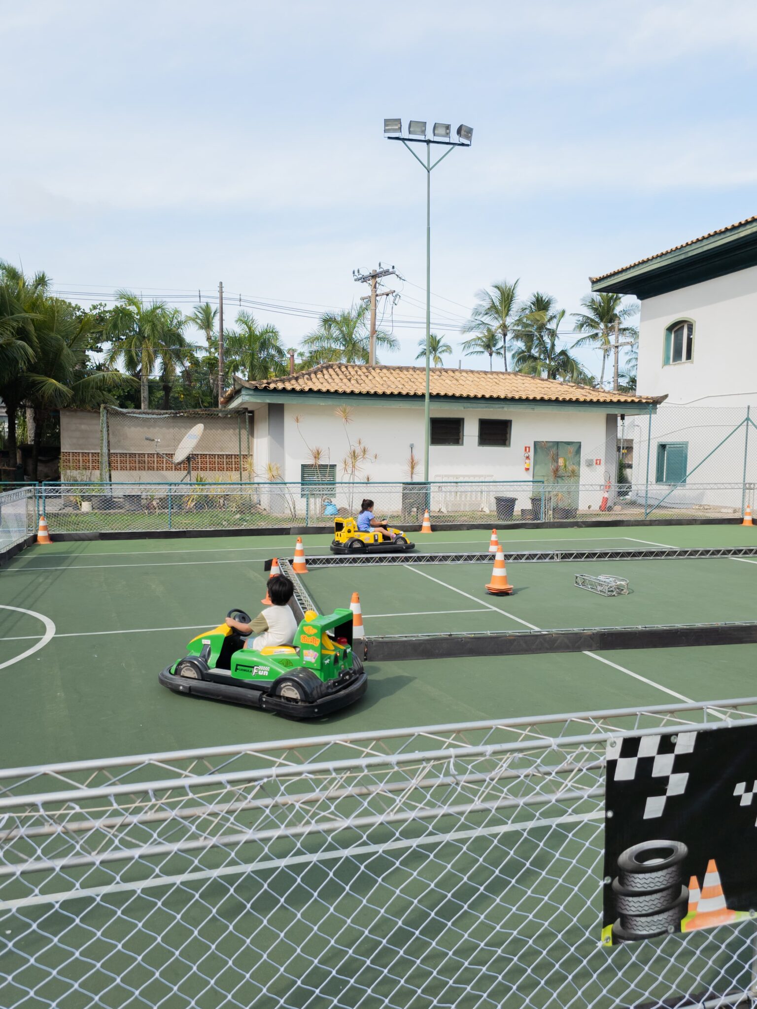 Minipista de corrida integra o circuito de atividades esportivas disponíveis no Parque da Criança do Casa Grande Hotel. - Foto: Fernando Moraes