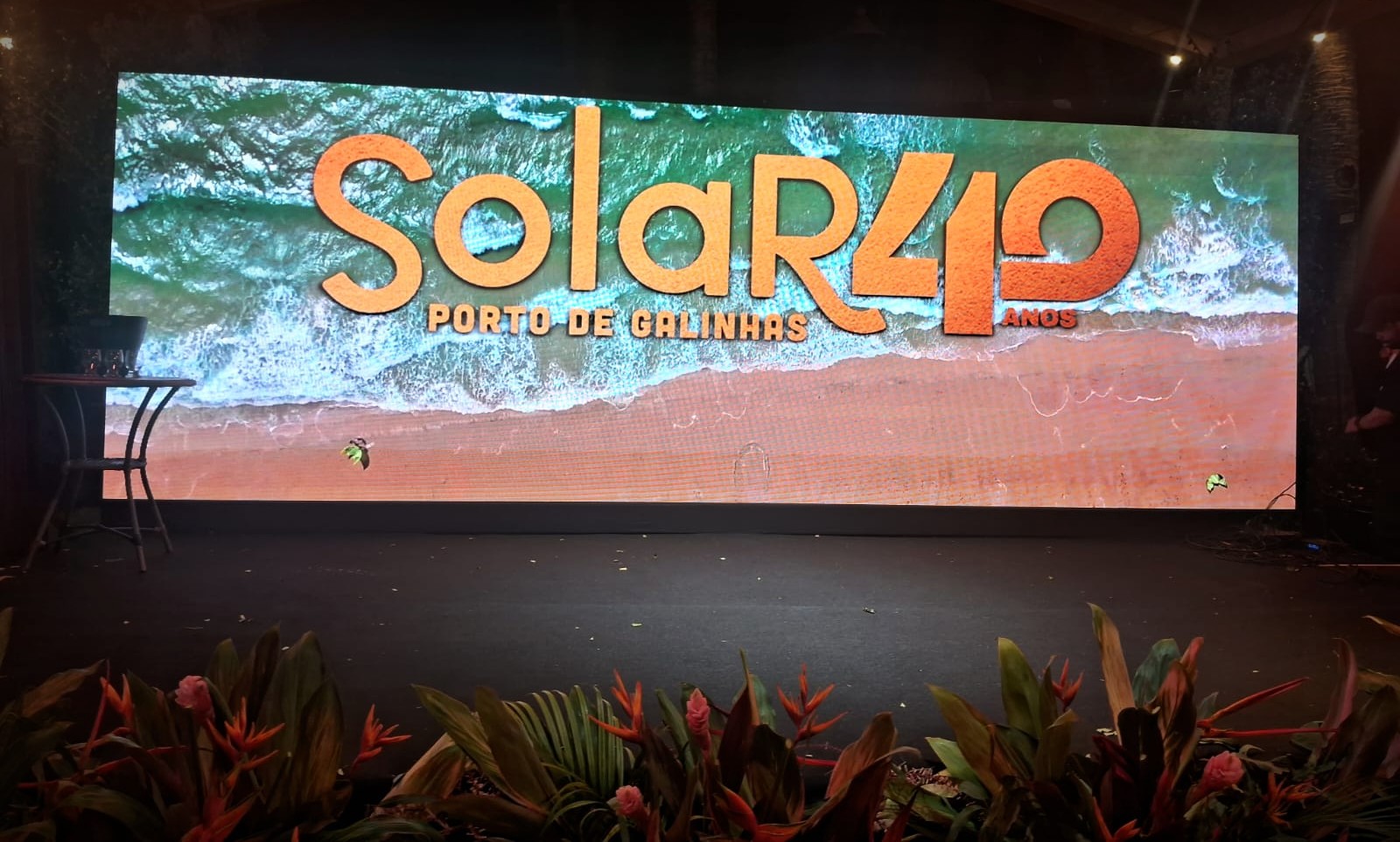 Painel comemorativo dos 40 anos do Solar Porto de Galinhas durante a celebração realizada no litoral pernambucano - Crédito: DT