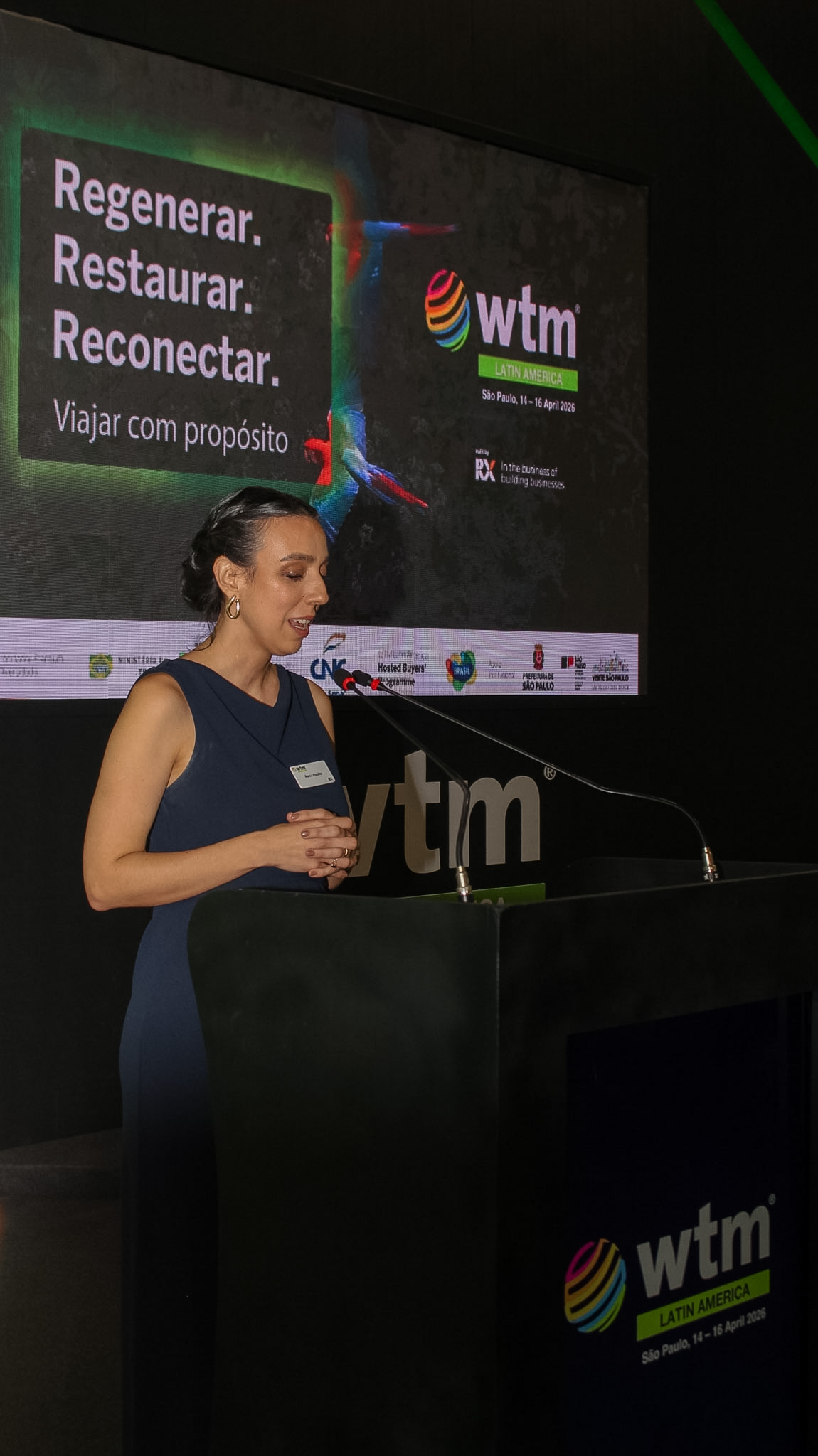 Bianca Pizzolito, head da WTM Latin America, discursa durante abertura da WTM 2026 - Crédito: Felipe Maresca