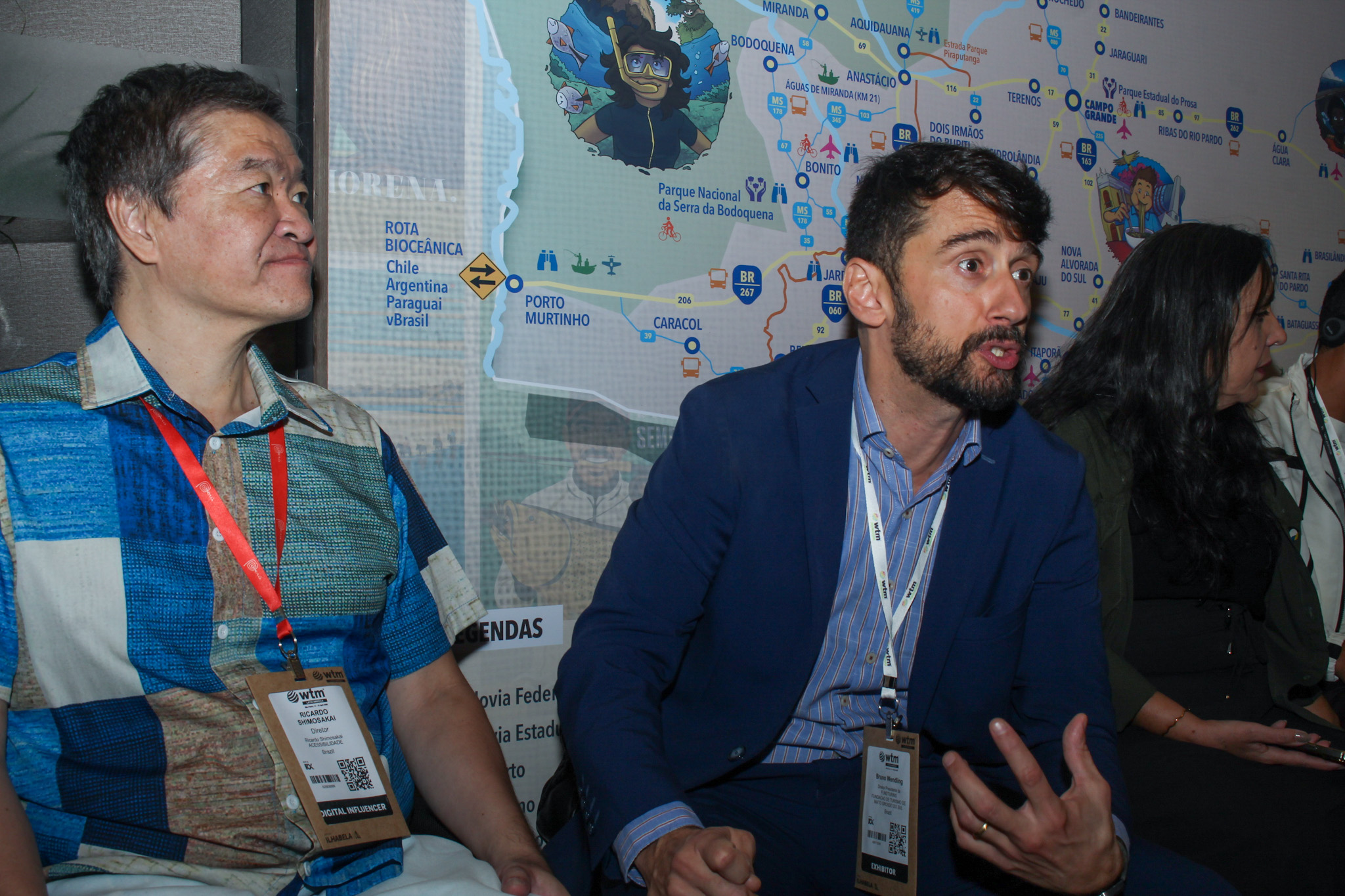 Ao centro, Bruno Wendling, diretor-presidente da Fundação de Turismo de Mato Grosso do Sul, ao lado de Ricardo Shimosakai, empreendedor na área de acessibilidade, e Telma Nantes, coordenadora de Acessibilidade da Fundação, na WTM Latin America 2026, realizada no Expo Center Norte, em São Paulo - Crédito: Felipe Maresca / DT