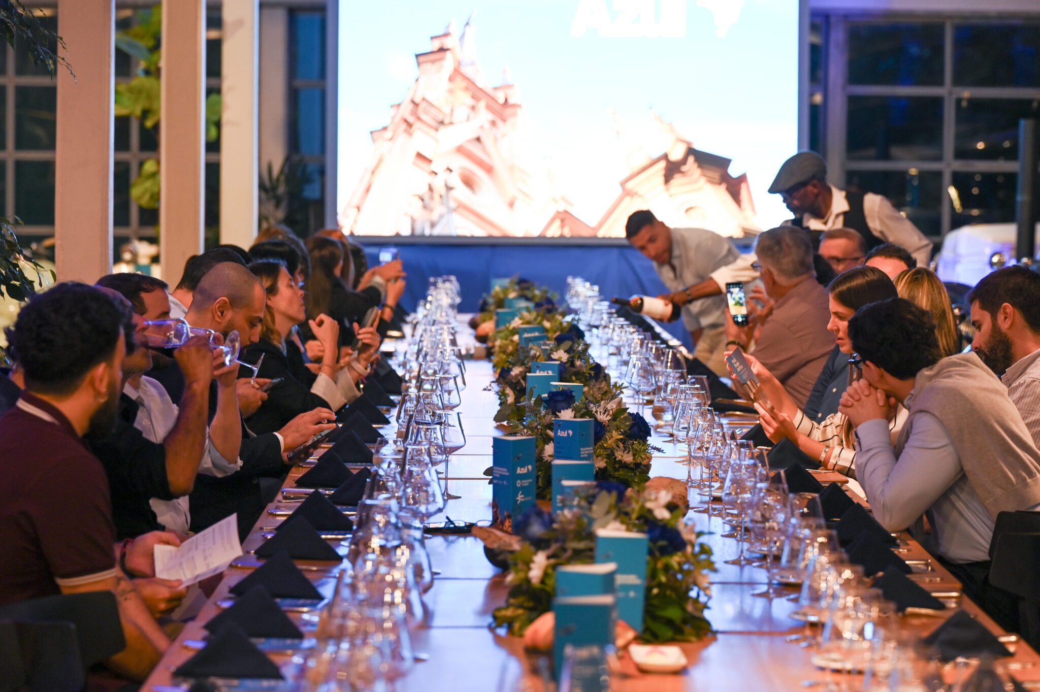 Representantes do BH Airport, da Azul e do setor de turismo participam de encontro em Montevidéu para promover a nova rota direta entre Belo Horizonte e a capital uruguaia. - Crédito: Alvaro Portillo