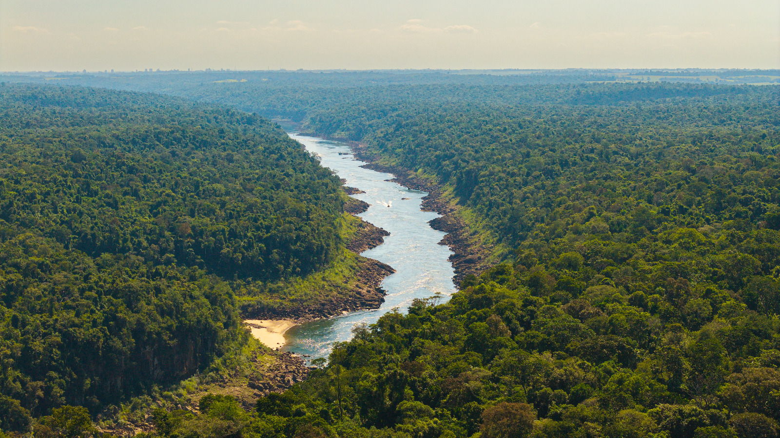 Parque Nacional do Iguaçu se destaca internacionalmente como destino de turismo sustentável. Crédito: divulgação Urbia+Cataratas/Eagle Eye Company