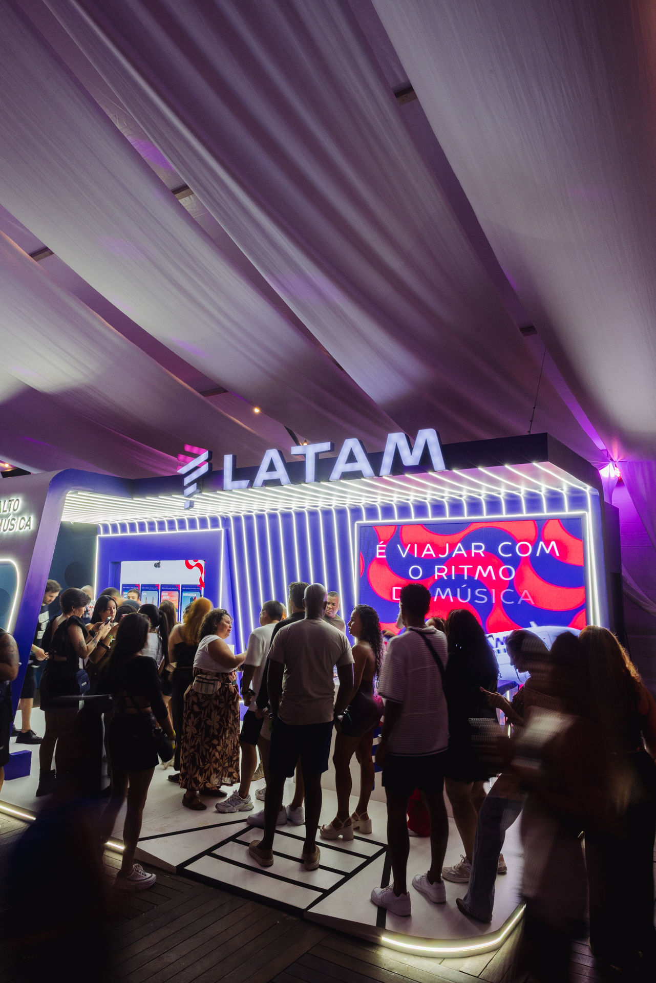 Estande da LATAM recebeu visitantes para ativação na área exclusiva do Todo Mundo no Rio (Divulgação LATAM)