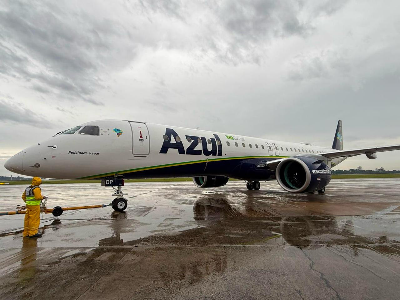Embraer 195-E2 da Azul, considerado o avião comercial mais moderno fabricado no Brasil. Crédito: Divulgação/Azul