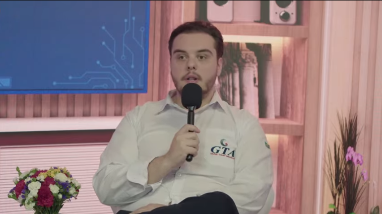 Léo Guelfi, supervisor de Atendimento da GTA, destacou que a nova ferramenta foi criada para oferecer mais agilidade aos agentes de viagens. Crédito: Reprodução/YouTube GTA