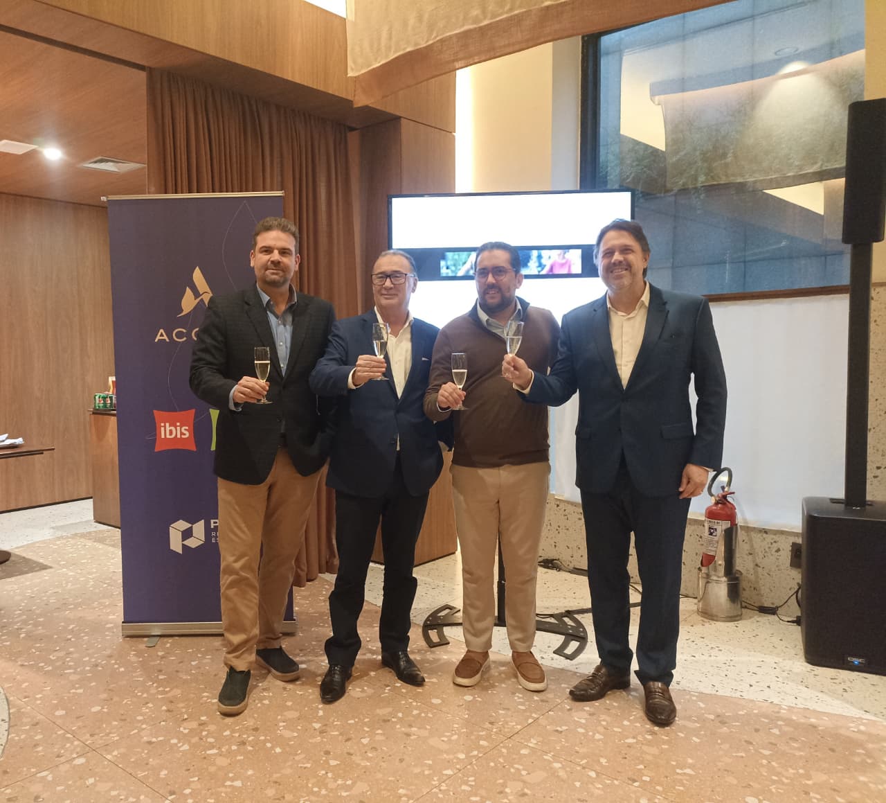 Executivos da Accor Brasil, Atrio Hotel Management e PPA Real Estate durante o anúncio da parceria - Crédito: Zaqueu Rodrigues / DT
