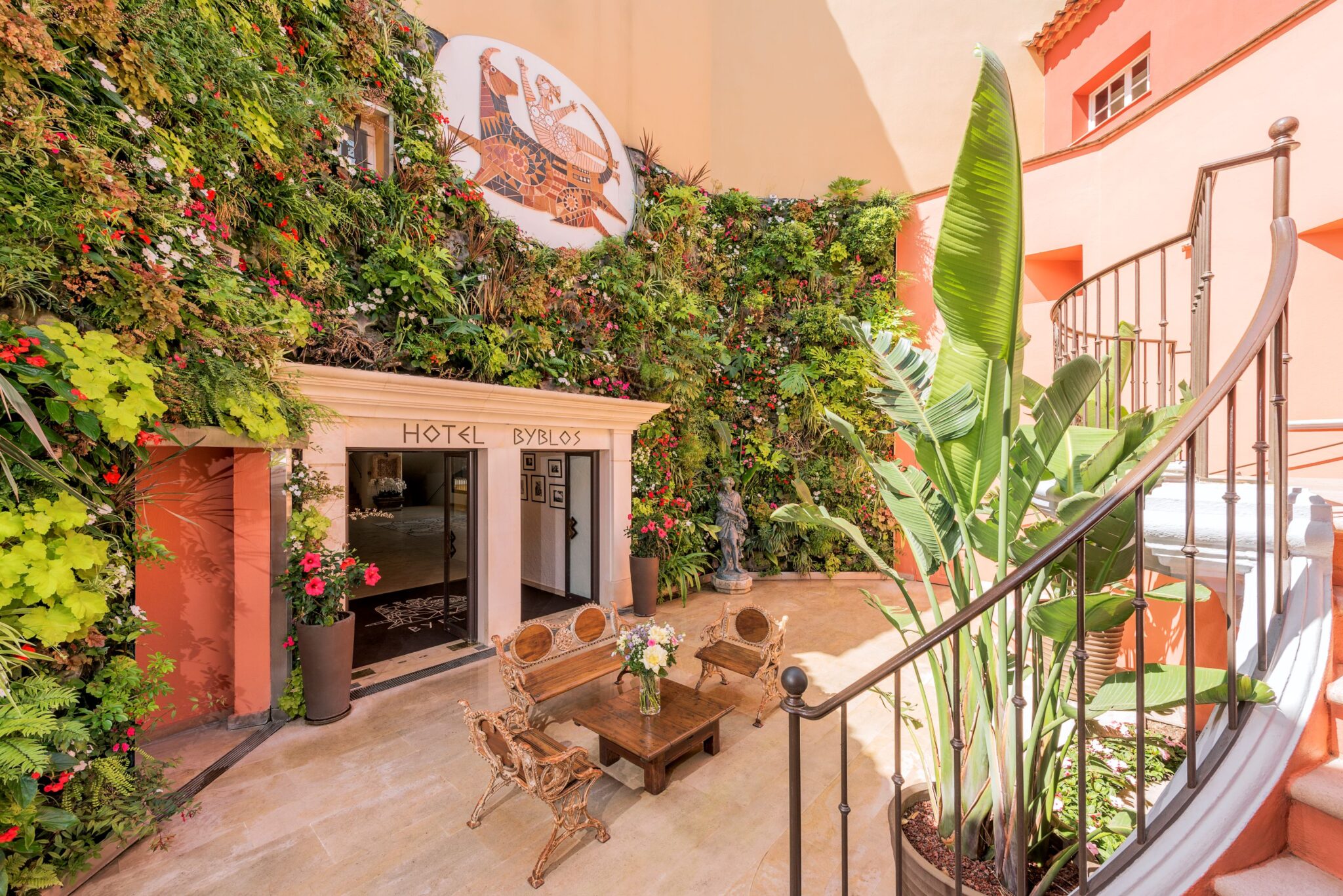 O Byblos Saint-Tropez é um dos hotéis mais tradicionais da Riviera Francesa e tem o Brasil como seu terceiro principal mercado internacional. - Crédito: Alexandre Chaplier  / Divulgação brasileiro 