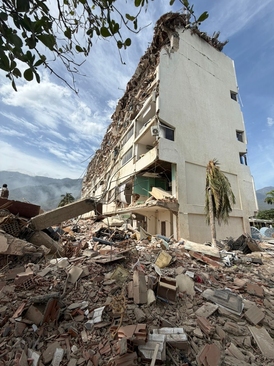 Edifício Praia Laguna em La Guaira apos terremotos de junho de 2026 - crédito: Comunidade Edifício Praia Laguna em La Guaira
