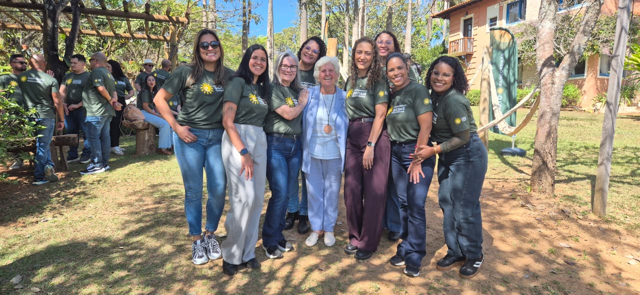 Equipe do Instituto Bancorbrás com Ângela Almeida da Quinta das Baunilhas - Crédito: divulgação