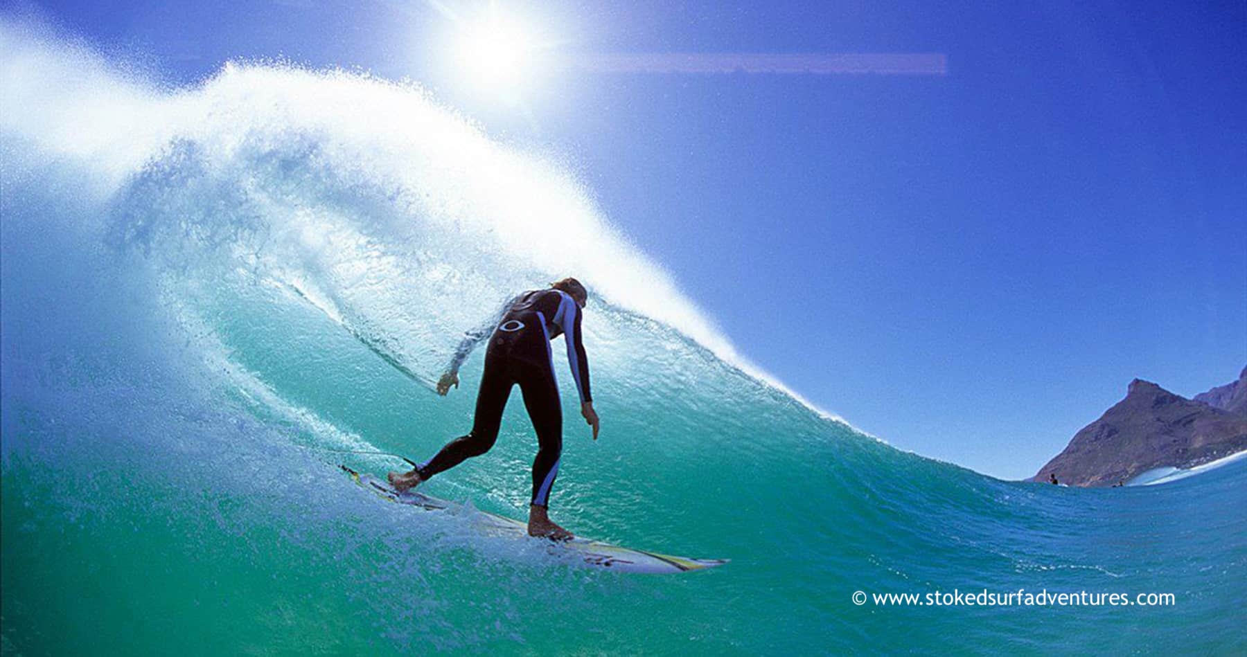 Praias de Moçambique vêm ganhando destaque entre surfistas graças às ondas consistentes e ao litoral ainda pouco explorado - Crédito: www.stokedsurfeadventures.com