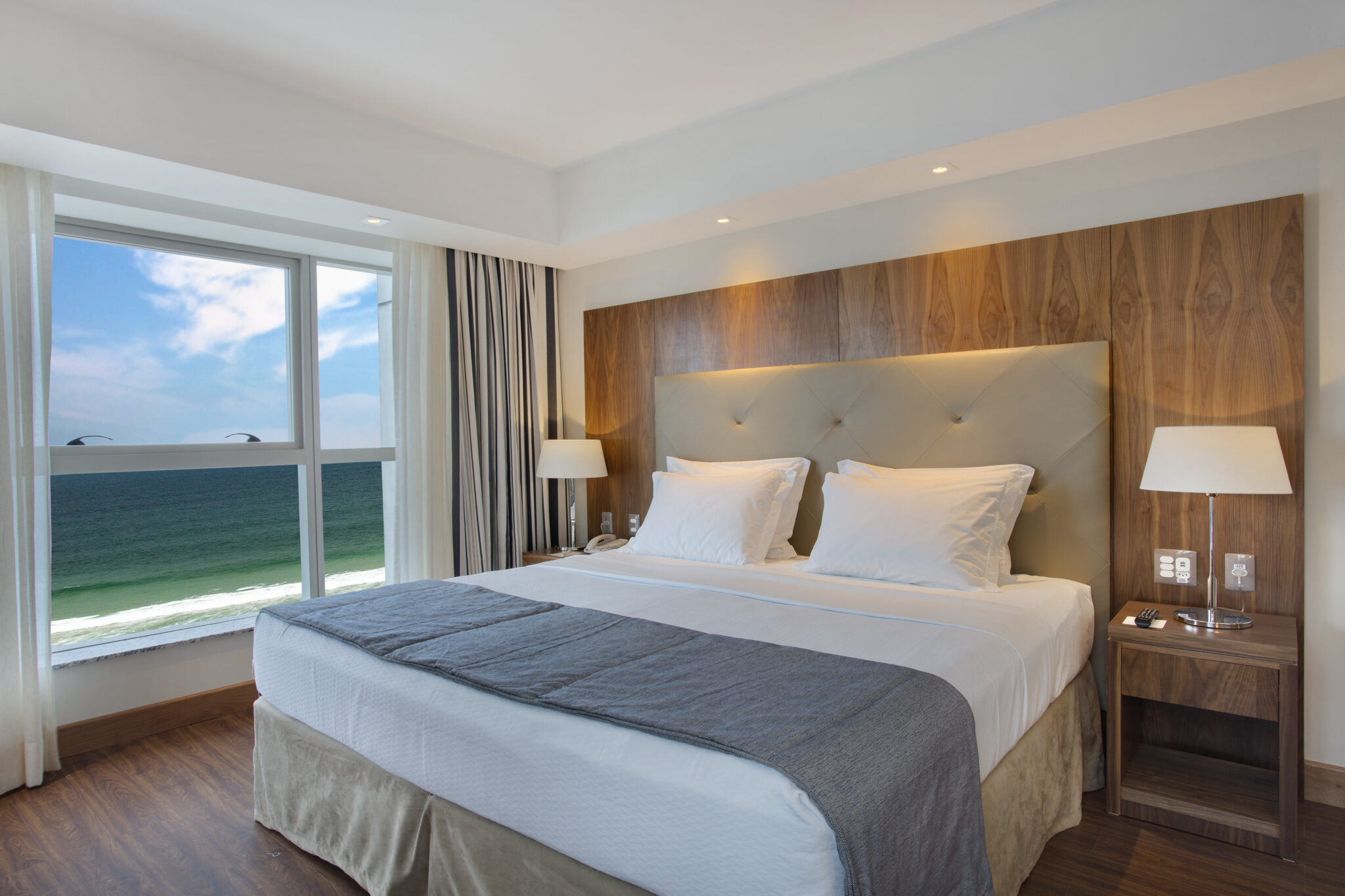Apartamento Luxo Double do Windsor Marapendi, que reúne 487 acomodações na Barra da Tijuca. Crédito: Divulgação