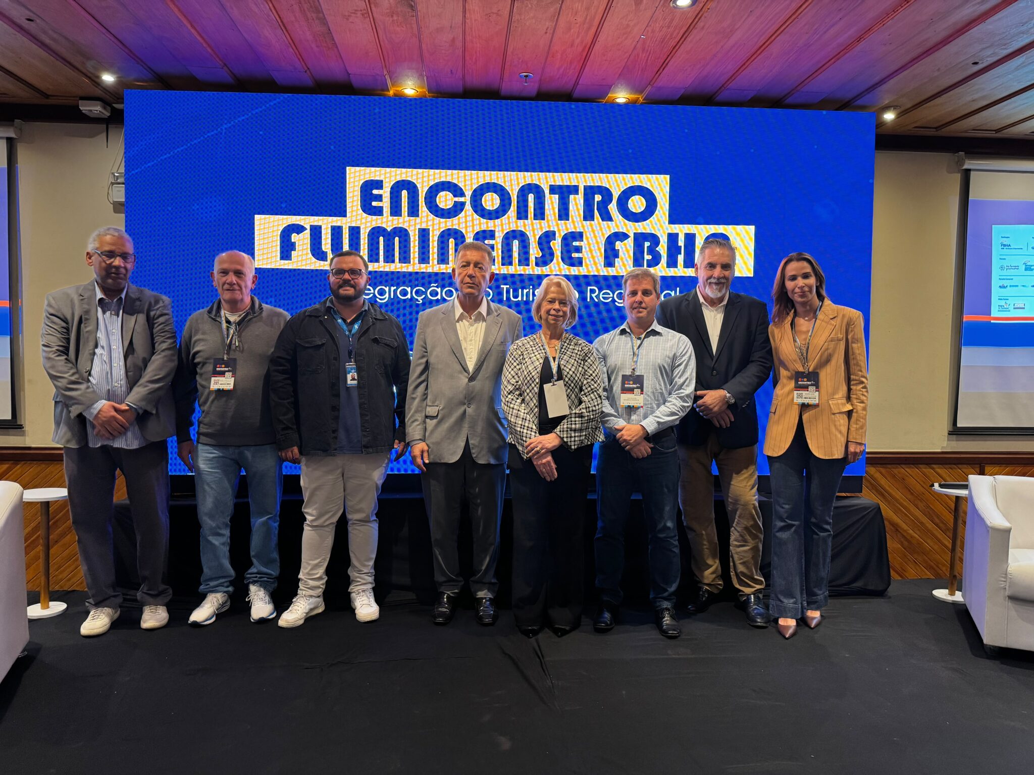 Representantes da FBHA, autoridades e convidados participam da abertura do Encontro Fluminense FBHA – Integração do Turismo Regional, realizado no Hotel Sesc Alpina, em Teresópolis (RJ). - Crédito: Renato Hazan / colaboração