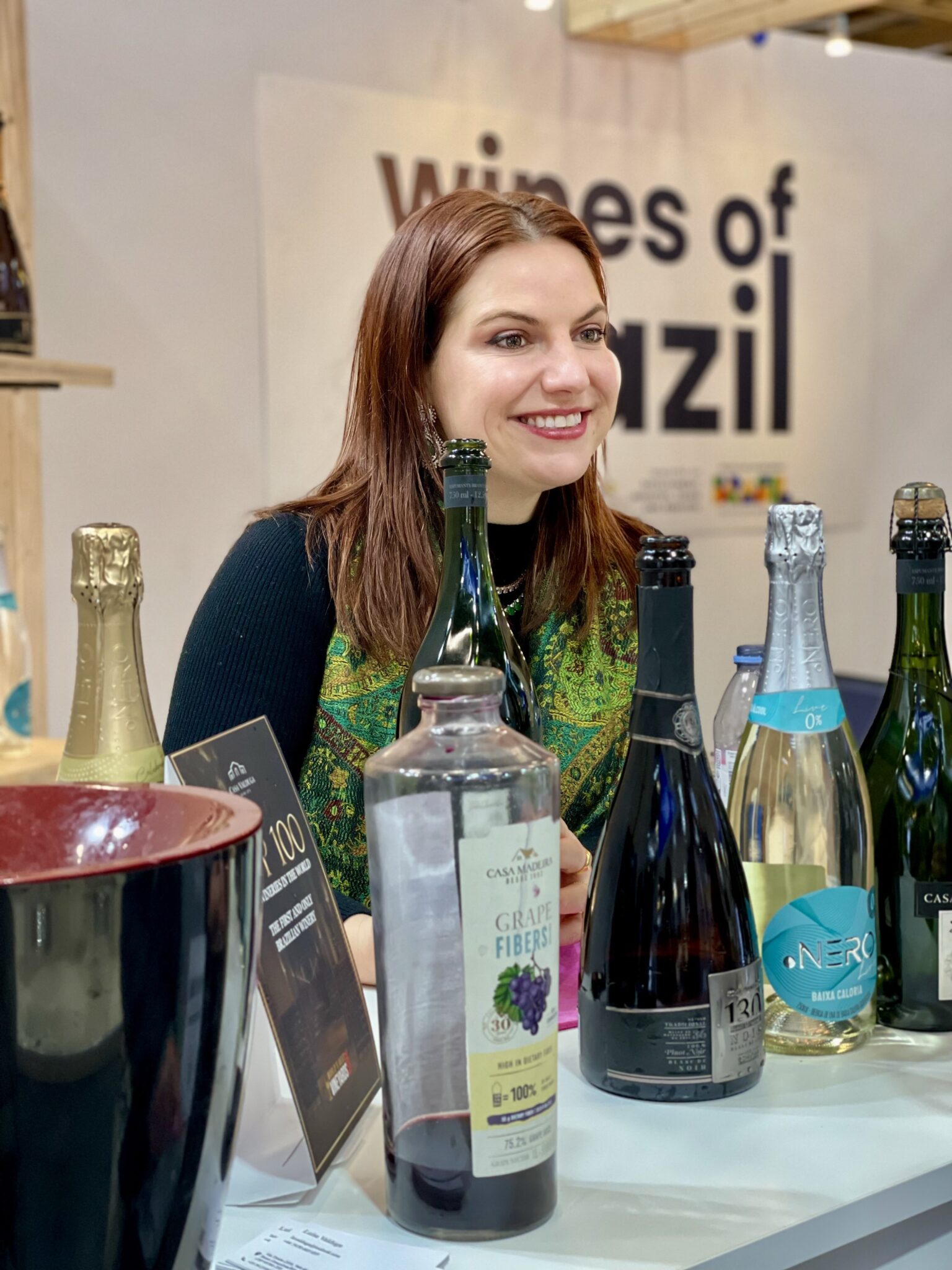 Luísa Valduga em Feiras Internacionais apresentando as linhas Zero Álcool e Suco Integral de Uva. Crédito: Waleska Schumacher