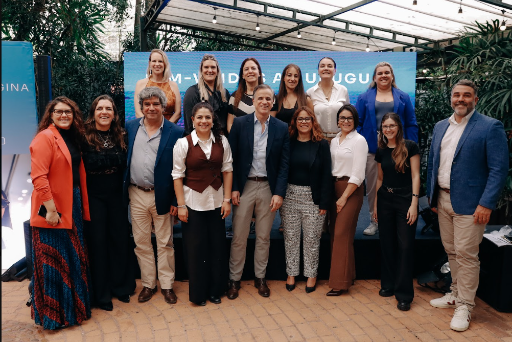 Representantes da delegação uruguaia e do trade turístico durante a etapa paulista do roadshow "Uruguay Sorprende", realizada em São Paulo. Crédito: Divulgação B2L!VE.