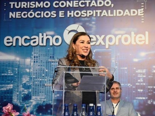 Margot Rosenbrock, diretora-presidente da ABIH-SC, durante a abertura da edição de 2025 do Encatho & Exprotel. Crédito: Divulgação
