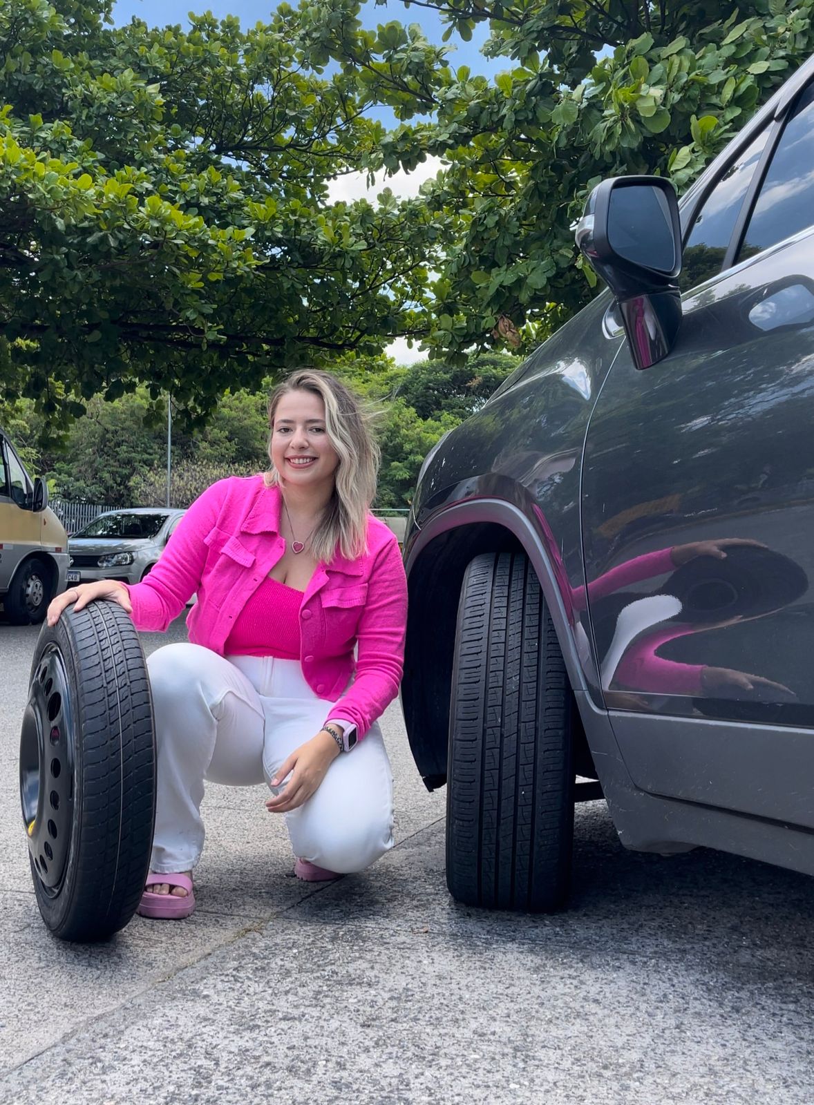 Vittória Gabriela, fundadora da comunidade Dona Meu Destino, defende que informação, planejamento e preparação são essenciais para que mais mulheres viagem sozinhas com autonomia e segurança. Crédito: Divulgação/Dona Meu Destino.