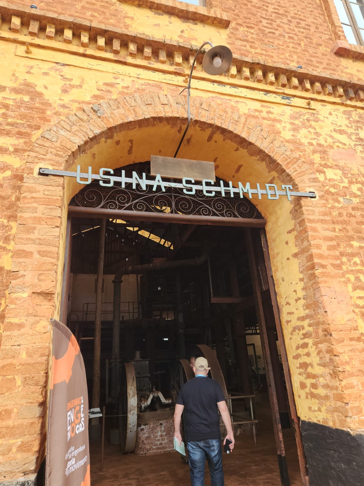 Entrada da antiga Usina Schmidt, um dos espaços preservados no Museu da Cana, onde o visitante encontra parte do maquinário original do engenho. - Crédito: Reinaldo Canto