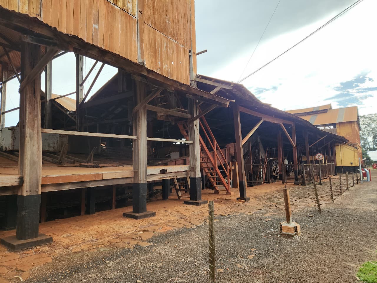 Galpões e estruturas da antiga usina integram o acervo do Museu da Cana e ajudam a mostrar como funcionava a atividade industrial ligada à cana-de-açúcar em outros tempos. - Crédito: Reinaldo Canto