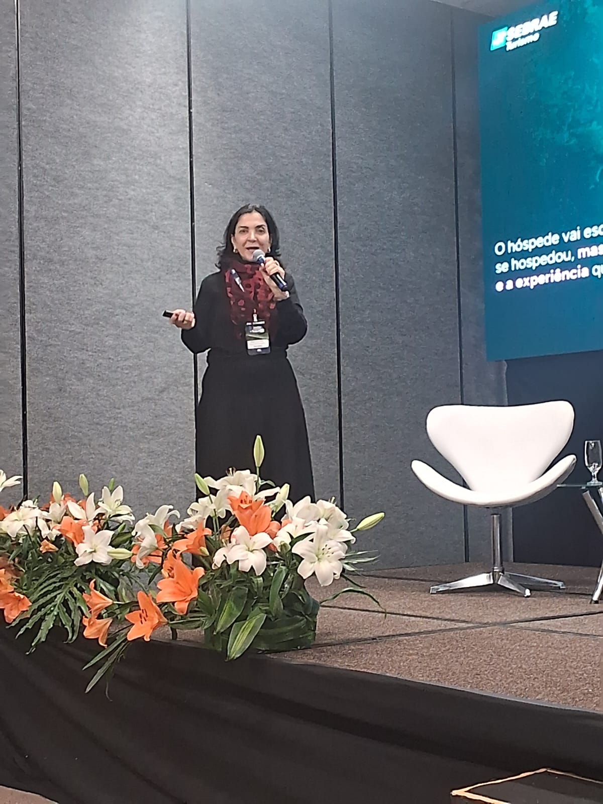 Consultora do Sebrae Turismo, Bianca Antonini falou sobre experiências locais e diferenciação na hotelaria durante o Encatho & Exprotel - Crédito: Cecilia Fazzini / DT