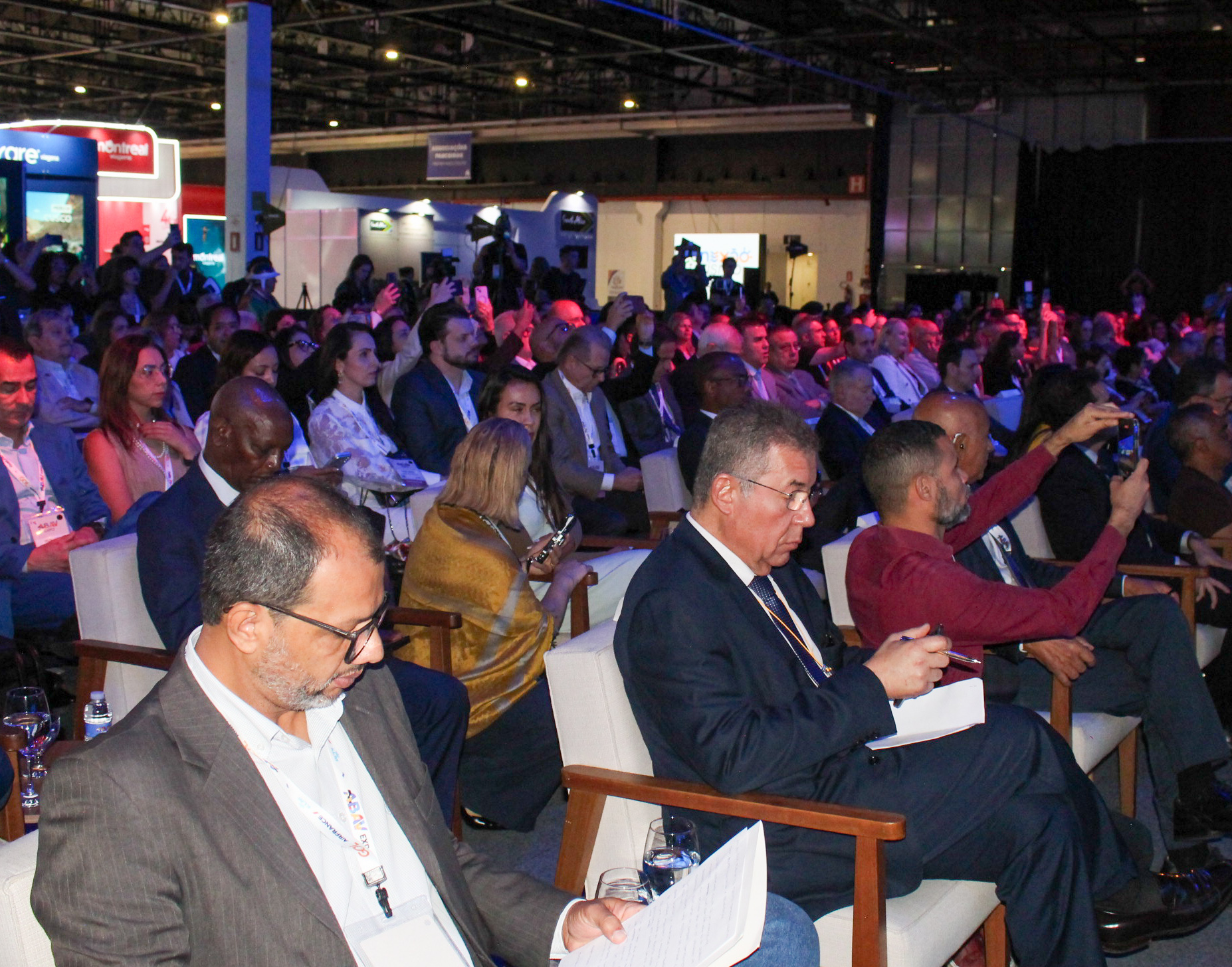 Convidados e profissionais do turismo acompanham a abertura da ABAV Expo 2026 (Crédito: Felipe Maresca / DT)