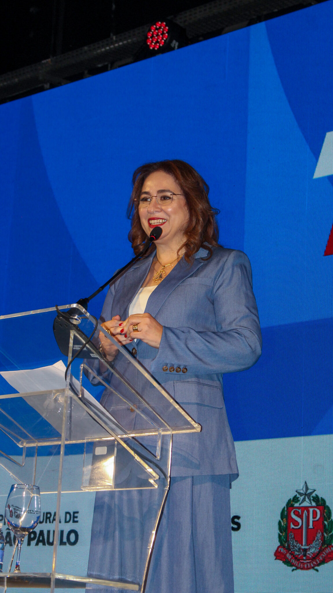 1. À frente da ABAV Nacional, Ana Carolina Medeiros participa da solenidade que marcou a abertura da ABAV Expo 2026 (Crédito: Felipe Maresca / DT)