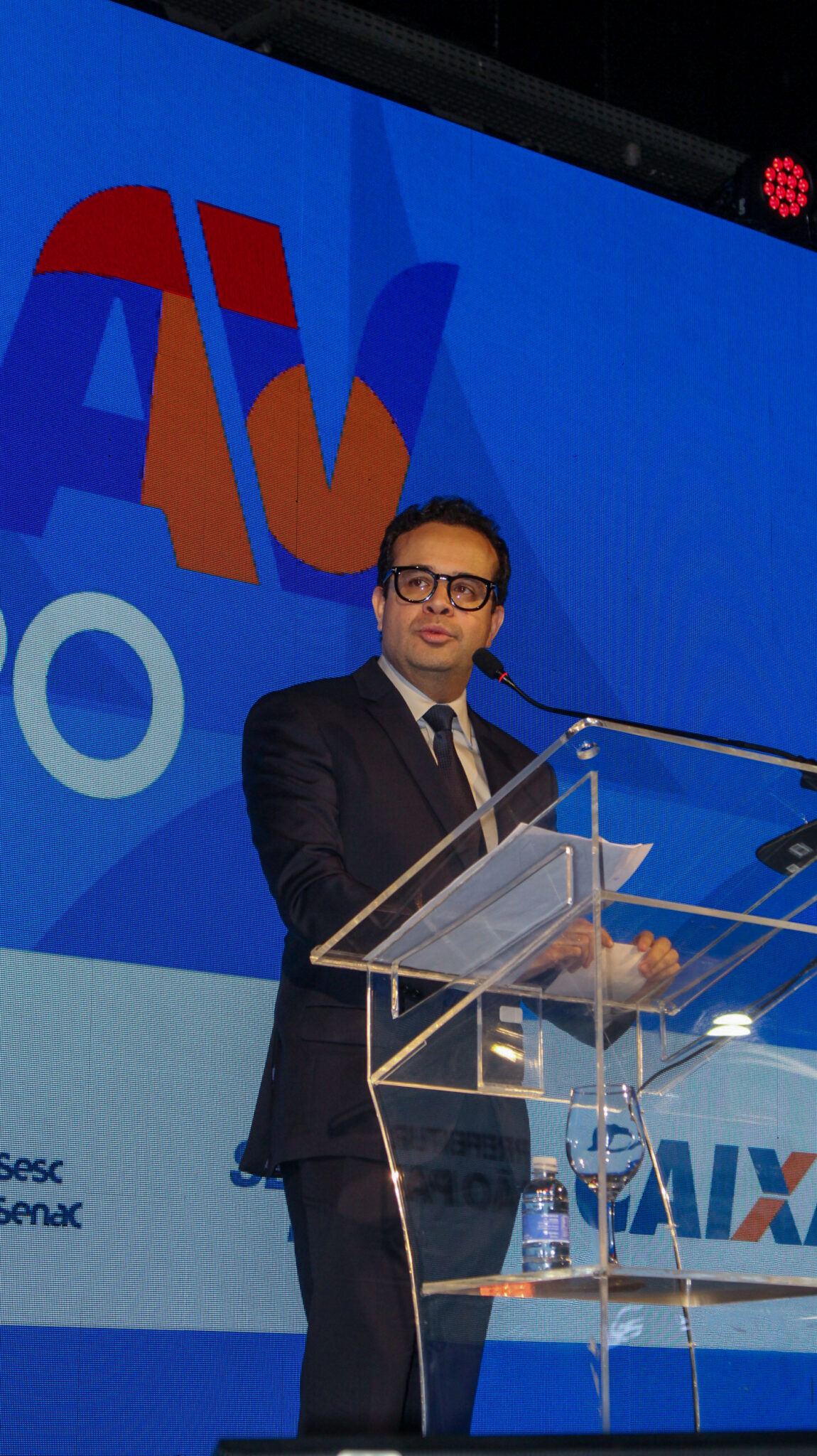 Gustavo Lopes de Souza, secretário municipal de Turismo de São Paulo, durante discurso na ABAV Expo 2026 (Crédito: Felipe Maresca / DT)