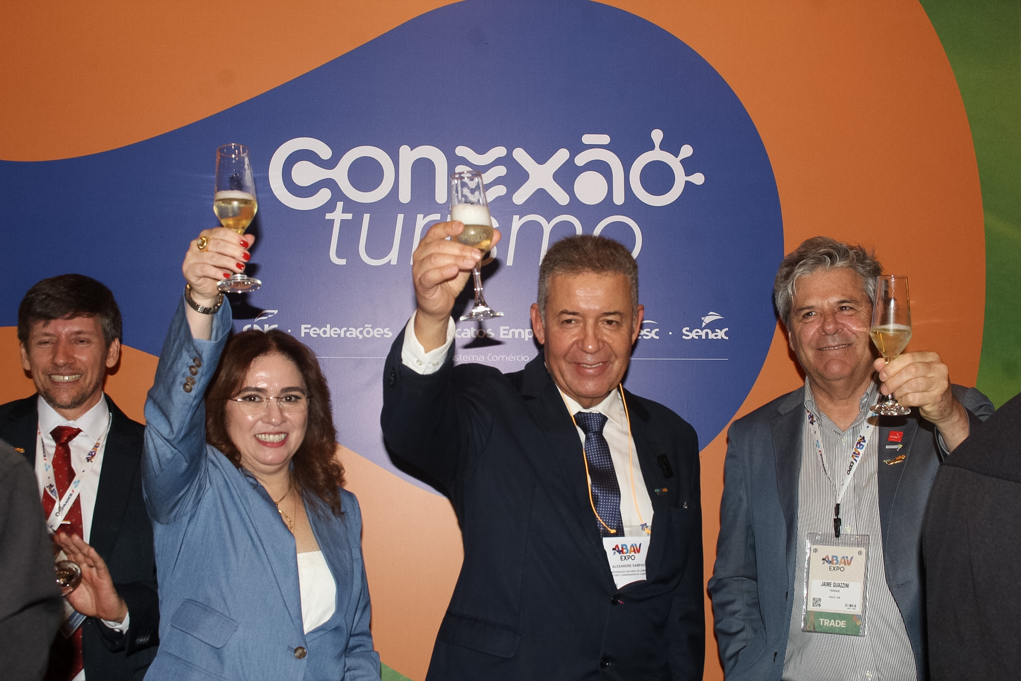 Participantes do lançamento da plataforma Conexão Turismo, iniciativa integrada do Sistema Comércio, durante a ABAV Expo 2026 (Crédito: Felipe Maresca / DT)