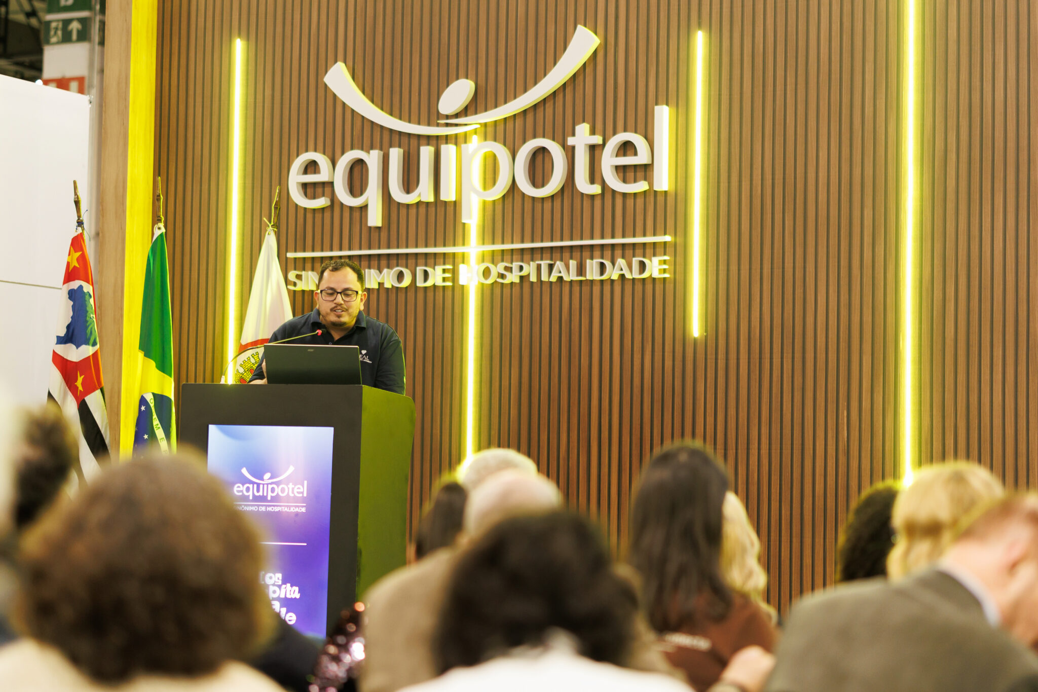 Real Hospitality Academy apresenta plataforma de capacitação profissional voltada à hotelaria durante a Equipotel 2026. Crédito: Divulgação