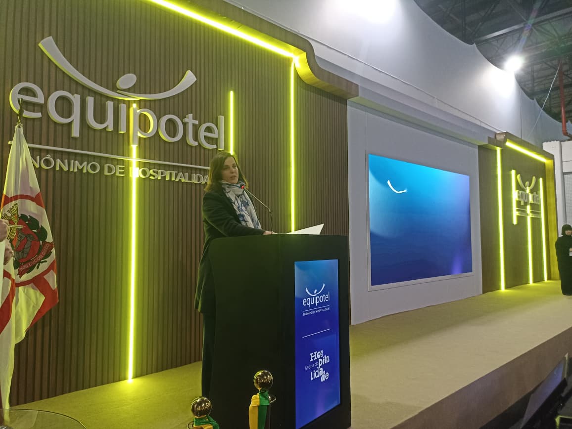 Ana Biselli Aidar, secretária de Viagens e Turismo do Estado de São Paulo, destaca a importância da integração entre empresas e as diferentes instâncias governamentais para fomentar o turismo. - Crédito: Zaqueu Rodrigues/Diário do Turismo