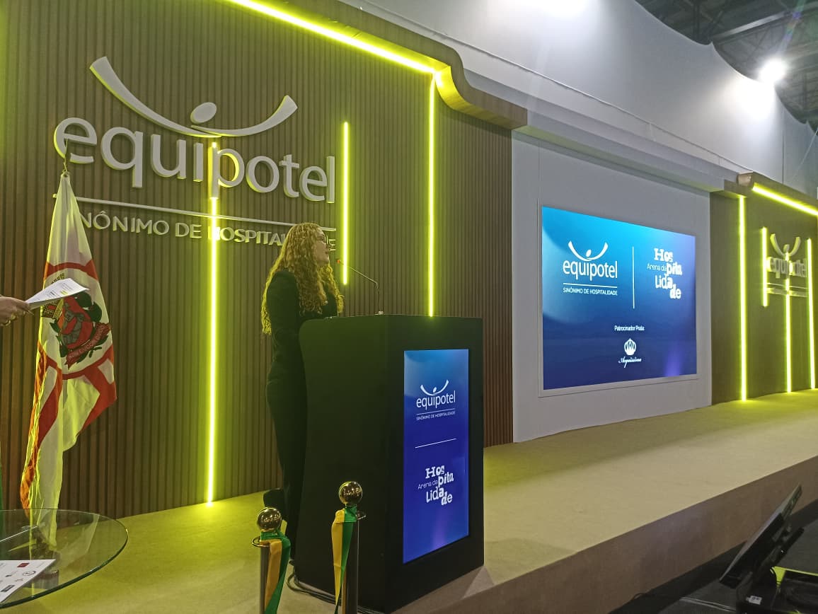 Karina Camara, da Embratur, ressalta a riqueza humana do Brasil como diferencial para atrair turistas internacionais. - Crédito: Zaqueu Rodrigues/Diário do Turismo