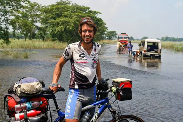 Arthur Simões é ciclista, viajante e fotógrafo e deu a volta ao mundo de bicicleta