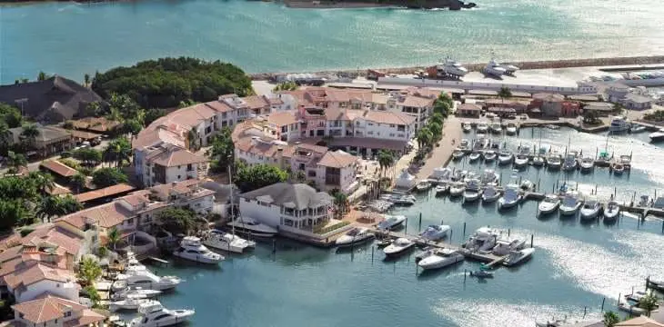 O resort de Luxo possui marina particular