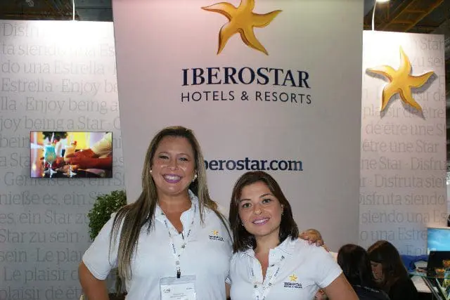 Helena Costa, gerente regional para sul, sudeste e Elaine Accacio representando o Iberostar hotéis e resorts