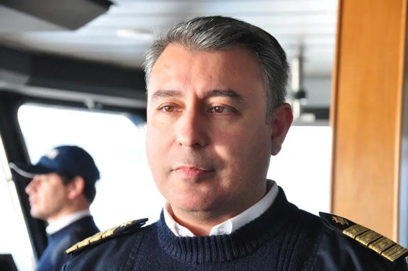 Segundo o comandante Navarro, os ventos, de aproximadamente 180 nós não permitiriam um desembarque tranquilo (Foto: Wanderley Mattos Jr)