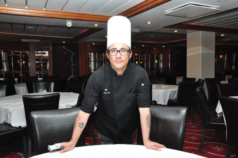 À noite, no jantar, costelinha de porco refogada sobre purê de batatas sauté, assinada pelo chef Carlos Vera (Foto: Wanderley Mattos Jr.)
